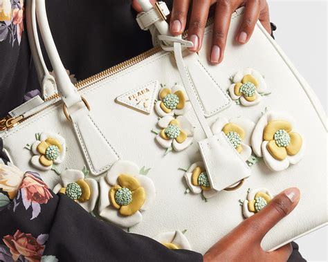 prada galleria flowers